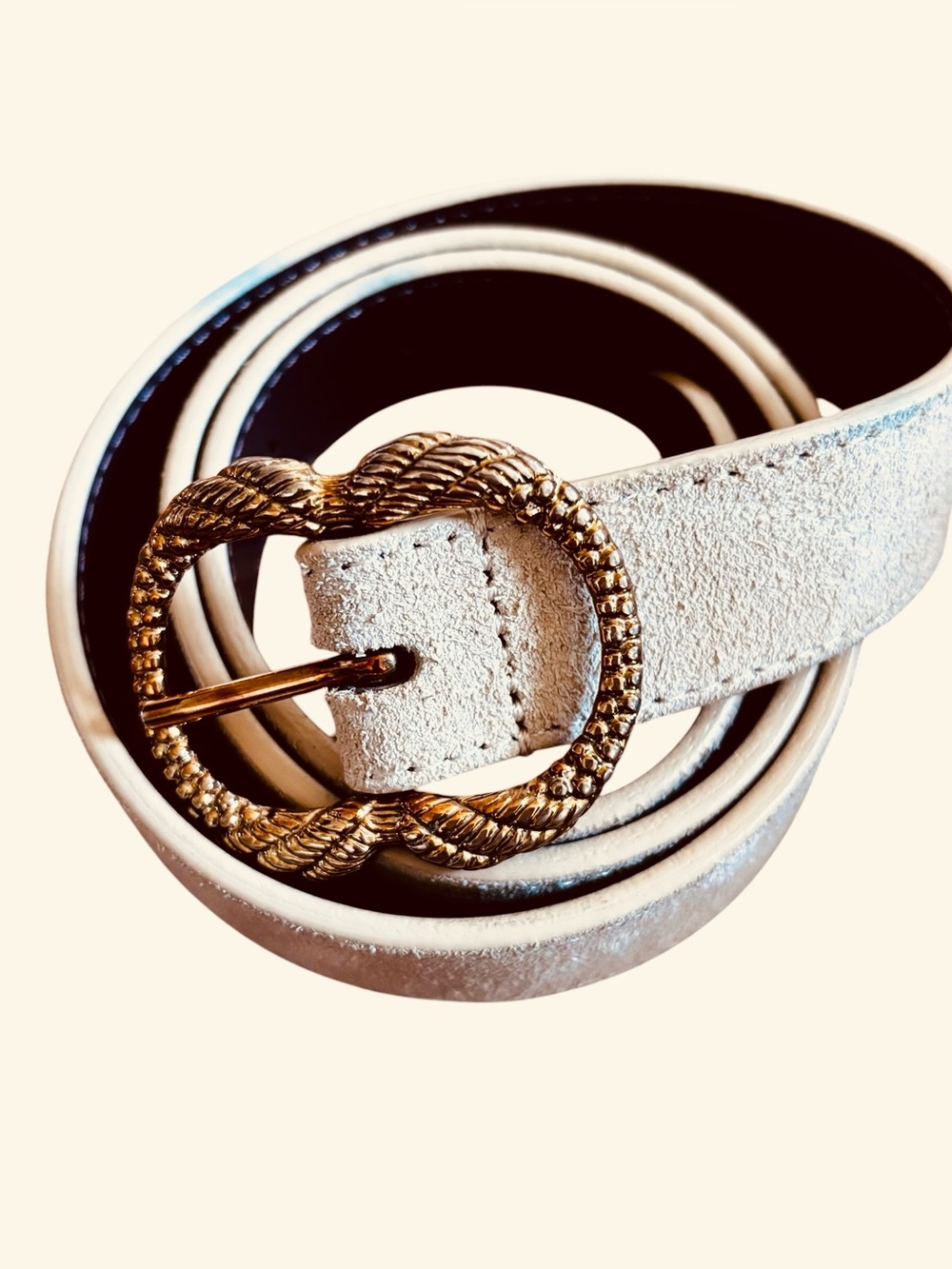 Sezane Fine Artemis Belt
Suede and Leather Cream
Beautiful Gold Buckle
75mm